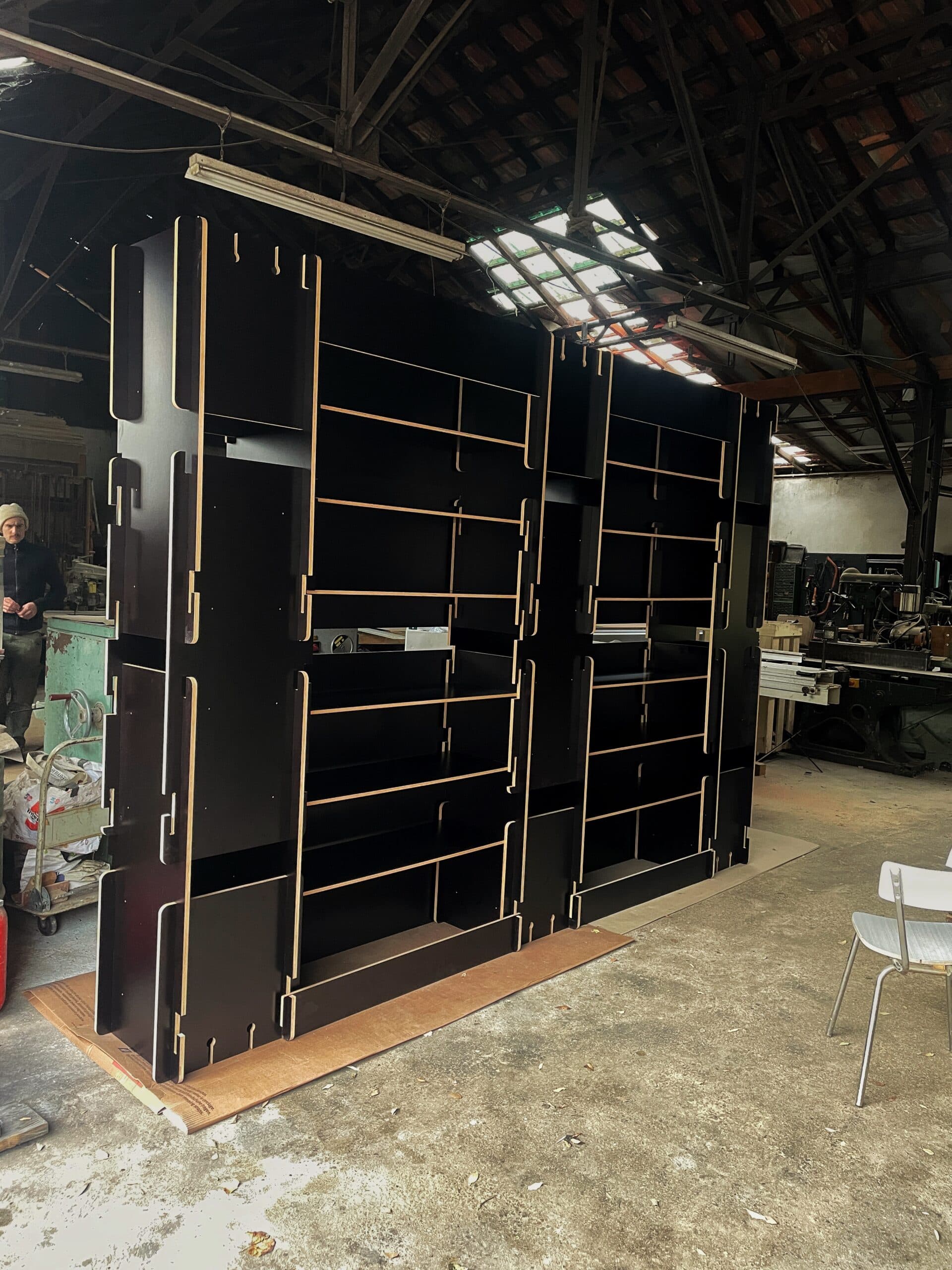 Acondicionamiento de Stands: Estanterías Desmontables Mecanizadas por CNC
